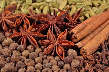 Heap of different dry spices (star anise, cinnamon sticks, allspice, cardamom and cloves)の写真素材