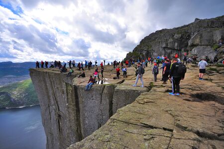 LYSEFJORD-NORWAY, 05JUNE-2017  tourists in preikestolen or pulpit in Norway on a day with cloudsのeditorial素材
