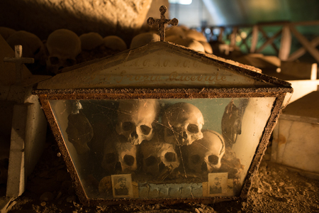 Skulls in Fontanel cemetery, SanitÃ  quarter Naplesのeditorial素材