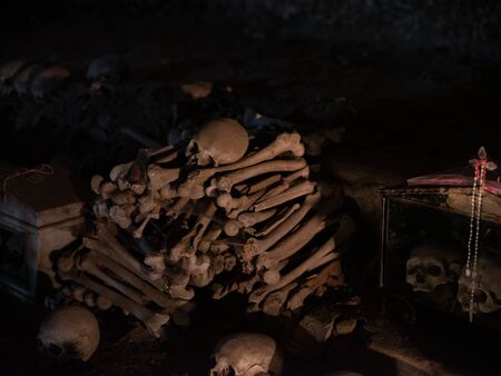 Skull and bones in ancient ossuary, Naplesの写真素材