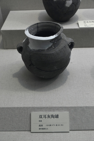 China's warring States period the ears gray potsのeditorial素材