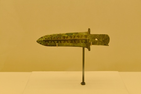 China Shang Dynasty bronze daggerのeditorial素材