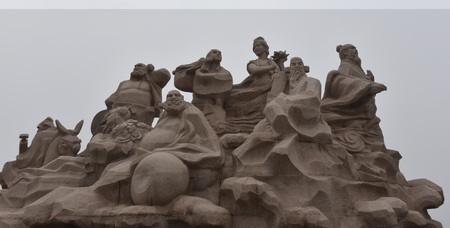 Rock sculptured statues at Penglai Pavilionの写真素材