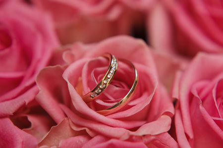 wedding rings and bride's bouquet macro shootの写真素材