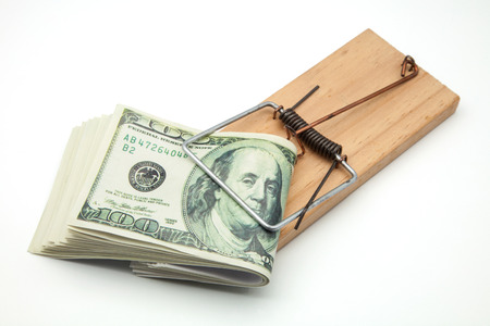 one hundred dollars banknote in the mousetrap
の写真素材