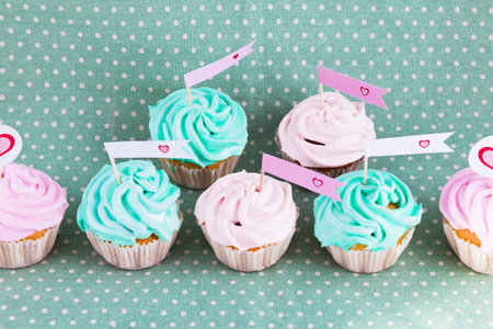 cupcakes with hearts on green background for valentine dayの写真素材