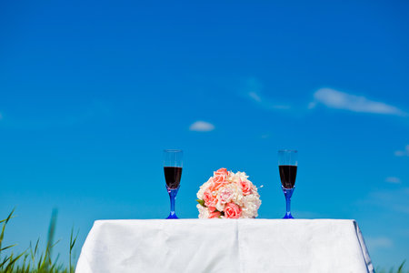  wedding wineglass, bouquet are on table の写真素材