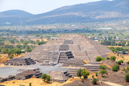 View from the pyramid of the Sun to the pyramid of the Moon, Teotihuacan, Mexicoの写真素材