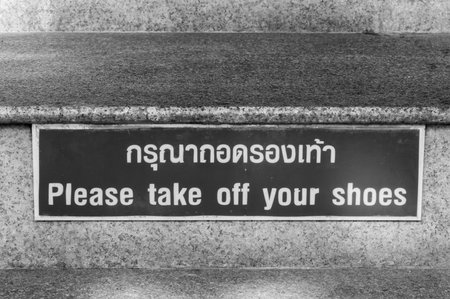 "Please take off your shoes" sign in Thailandの写真素材