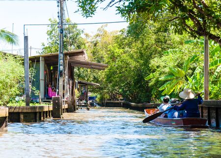 Ratchaburi, Thailand - May 24, 2014: Thai locals sell food and souvenirs at famous Damnoen Saduak floating market on  May 24, 2014 in Thailand, in the old traditional way of selling from small boats.のeditorial素材