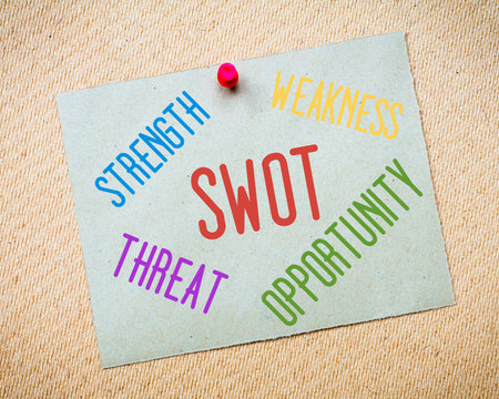 Recycled paper note pinned on cork board. Swot Analysis Message. Concept Imageの写真素材