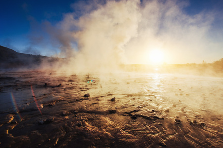 geysers in Iceland. Fantastic kolory.Turysty watch the beauty of the world.の写真素材