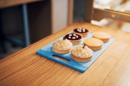 Cakes in confectionery. Display of pastries topped.の写真素材