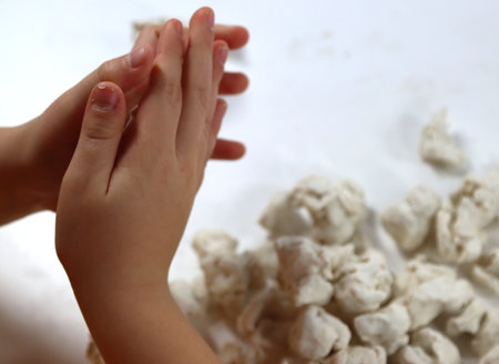 Child's hands work the pongoの写真素材