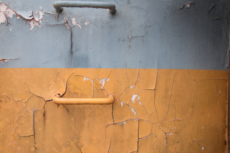 Old trains are parked outdoors where they are exposed to the heat of sunlight and rain, resulting in cracking and rusting.の写真素材