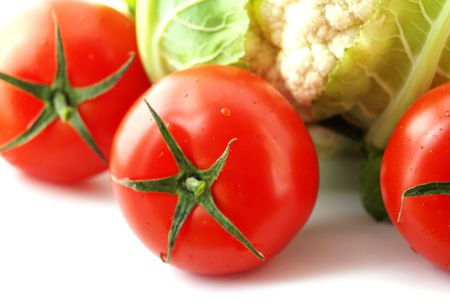 cauliflower with tomatoes isolated on white backgroundの写真素材
