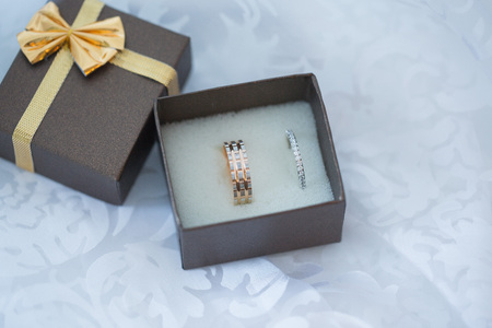 Close-up of a jewelry box with two elegant white gold rings, symbol of engagement and eleganceの写真素材