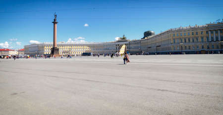 SAINT PETERSBURG, RUSSIA - JUNE 28, 2017: Unknown people walk along Palace Square near State Hermitage Museum (Winter Palace), St. Petersburg, Russiaのeditorial素材