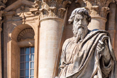 Statue Apostle with sword on St. Peter square in Vaticanのeditorial素材