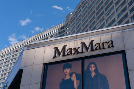 05.05.2022 Russia, Moscow. The sign of the Max Mara boutique on store. Italian fashion house for the design and production of clothing.のeditorial素材