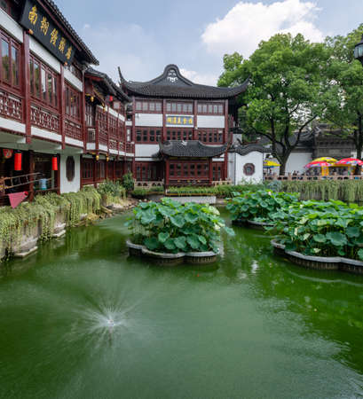 Shanghai / China - July 29, 2015: Yuyuan Garden, classical Chinese garden in the Old City of Shanghai, built in 1559 during Ming Dynasty, Shanghai, Chinaのeditorial素材
