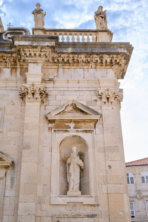 Statues on the Roman Catholic Cathedral of the Assumption of the Virgin Mary in Old town Dubrovnik, Republic of Croatiaの写真素材