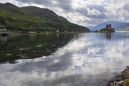 eilean donan castle scotland with reflectionのeditorial素材