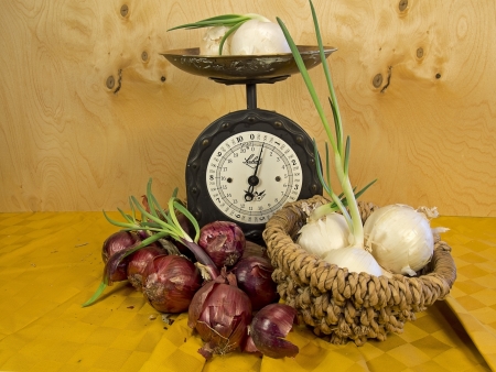  white onions and red near an old scale for a rustic plateの写真素材