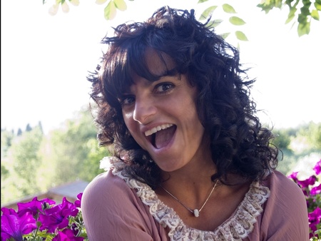  brunette woman amused and surprised, smilesの写真素材