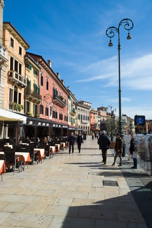 people walking between the restaurants of Piazza Braのeditorial素材