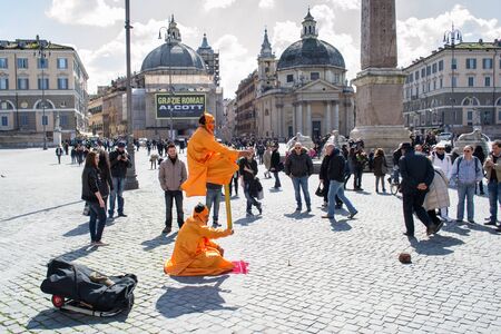 Rome,Italy-March 16,2013 street artists performing for tourists in Piazza del Popolo in Romeのeditorial素材