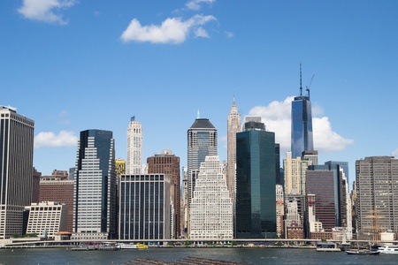manhattan skyline view from brooklyn bridge park