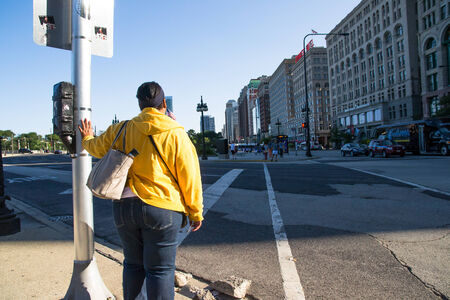 Chicago,USA-august 13,2013 woman with yellow dress waiting to cross the road in a sunny day in the chicago downtownのeditorial素材