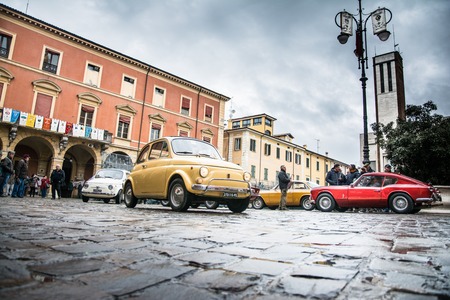 san giovanni in persiceto,bologna,italy-march 1,2014 meeting of classic cars in the square of city in a rainy dayのeditorial素材
