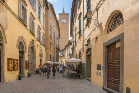 Orvieto,Italy-april 28,2018:Tourists visit the city of Orvieto walking through its narrow streets full of clubs and shops during a sunny dayのeditorial素材