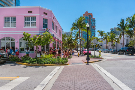 Miami,USA-march 15,2018:people walking around the streets and locals of Miami during a sunny dayのeditorial素材