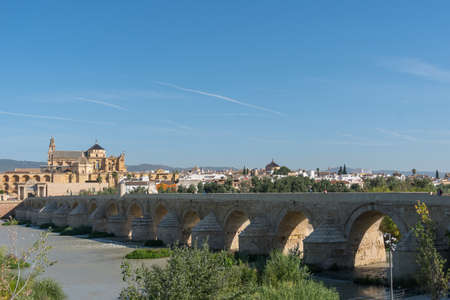 Cordoba, Spain-august 11, 2017: view of the old roman bridge that crosses the Guadalquivir River and the cathedral during a sunny day.のeditorial素材