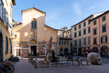 Lucca, Italy-February 16, 2025:The square and church of San Salvatore in Lucca on a sunny dayのeditorial素材