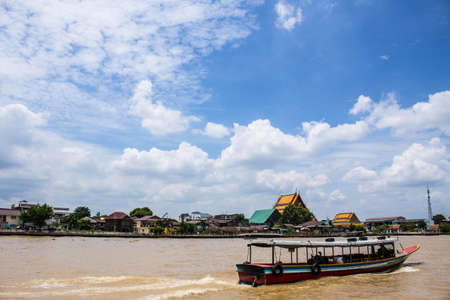 Views of the river and the boat is running.のeditorial素材