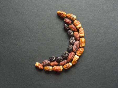 Dates fruit are laid out in the shape of a Crescent.