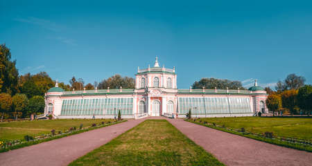 Moscow, Russia, September 30, 2020. A tow truck removes cars of violators on the city street. Moscow.のeditorial素材