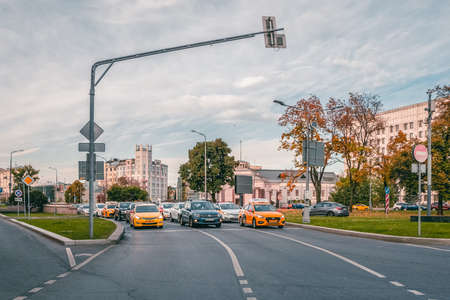 Moscow, Russia, September 30, 2020. A tow truck removes cars of violators on the city street. Moscow.のeditorial素材