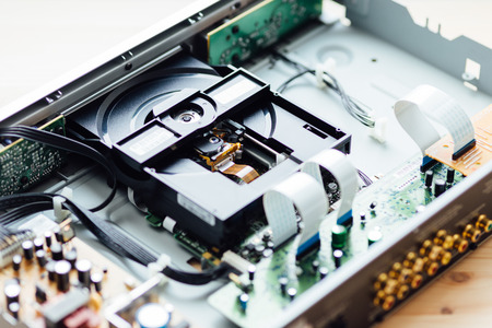 internal structure of the compat disc player