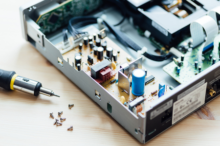 internal structure of the compat disc player