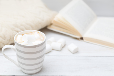 Cup of hot chocolate with marshmallows on a white wooden background. Mock upの写真素材