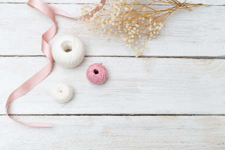 Greeting card with a bouquet of flowers and ribbon on a wooden background. Mockupの写真素材