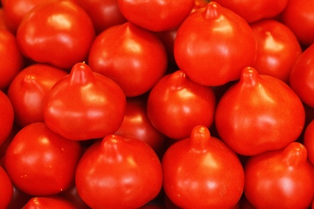 Fresh tomatoes, neatly arranged in a box.の写真素材