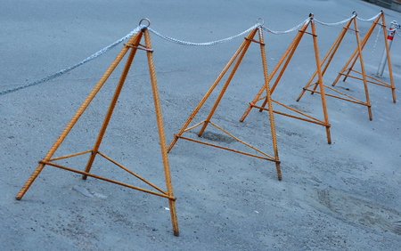 Limiting barrier made of iron reinforced and metal chain