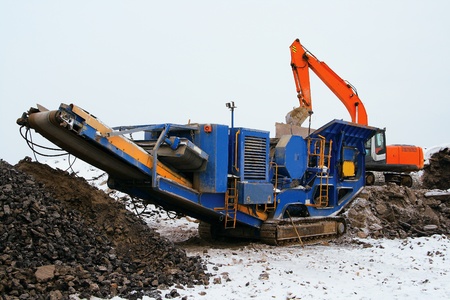 Machine for crushing stone construction waste