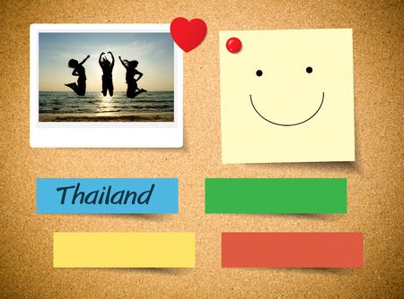Cork board with blank paper and Thailand Beach photoの写真素材